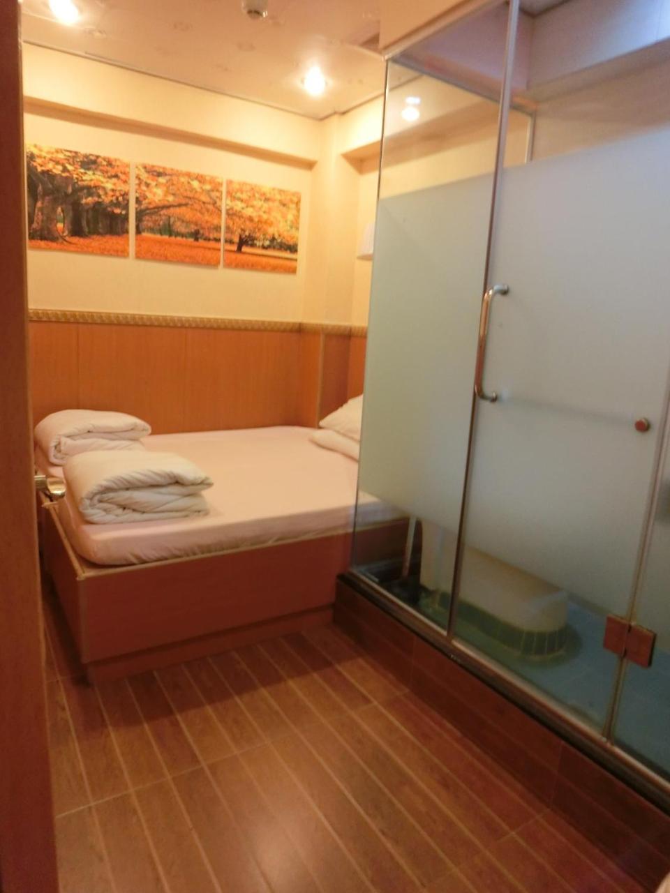 Just Inn On Nathan Road Hong Kong Exterior photo